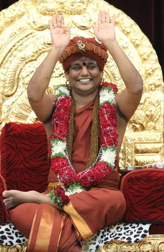 https://nithyananda.org/sites/default/files/photo-gallery/2014-11nov-28th-nithyananda-diary_IMG_9551_bidadi-swamiji-blessing_0.JPG?1417198942