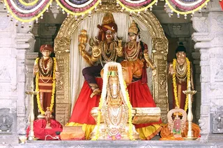 https://nithyananda.org/sites/default/files/photo-gallery/2014-11nov-30th-nithyananda-diary_IMG_9683_bidadi-temple-nithyanandeshwara-nithyanandeshwari-swayambu-linga-swami-kapila-muni.JPG?1417371261