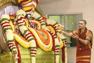 https://nithyananda.org/sites/default/files/photo-gallery/2014-11nov-30th-nithyananda-diary_IMG_9957_bidadi-arati-deities-nithyanandeshwara-nithyanandeshwari-swami.JPG?1417371261