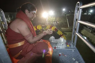https://nithyananda.org/sites/default/files/photo-gallery/2014-12dec-01st-nithyananda-diary_IMG_9688_bidadi-rudrabisekam.JPG?1417438704