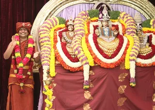 https://nithyananda.org/sites/default/files/photo-gallery/2014-12dec-01st-nithyananda-diary_IMG_9719_bidadi-swamiji.JPG?1417439939