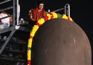 https://nithyananda.org/sites/default/files/photo-gallery/2014-12dec-01st-nithyananda-diary_IMG_9764_bidadi-rudrabisekam.JPG?1417438581