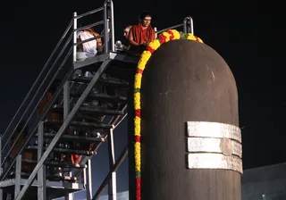 https://nithyananda.org/sites/default/files/photo-gallery/2014-12dec-01st-nithyananda-diary_IMG_9768_bidadi-rudrabisekam.JPG?1417438583