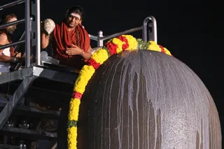 https://nithyananda.org/sites/default/files/photo-gallery/2014-12dec-01st-nithyananda-diary_IMG_9799_bidadi-rudrabisekam.JPG?1417438616