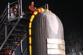 https://nithyananda.org/sites/default/files/photo-gallery/2014-12dec-01st-nithyananda-diary_IMG_9806_bidadi-rudrabisekam.JPG?1417438623