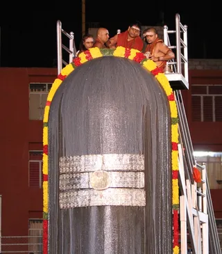 https://nithyananda.org/sites/default/files/photo-gallery/2014-12dec-01st-nithyananda-diary_IMG_9822_bidadi-rudrabisekam.JPG?1417438636
