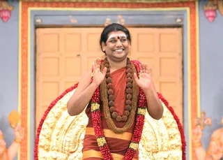 https://nithyananda.org/sites/default/files/photo-gallery/2014-12dec-01st-nithyananda-diary_IMG_9965_bidadi-swamiji-blessing.JPG?1417438786