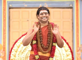 https://nithyananda.org/sites/default/files/photo-gallery/2014-12dec-01st-nithyananda-diary_IMG_9966_bidadi-swamiji-blessing.JPG?1417438793