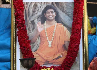 https://nithyananda.org/sites/default/files/photo-gallery/2014-12dec-03rd-nithyananda-diary_IMG_9898_bidadi-biksha-vandanam.JPG?1417702075