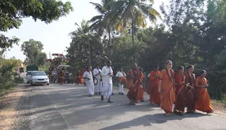 https://nithyananda.org/sites/default/files/photo-gallery/2014-12dec-03rd-nithyananda-diary_IMG_9960_bidadi-biksha-vandanam.JPG?1417702107