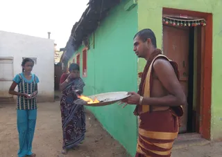 https://nithyananda.org/sites/default/files/photo-gallery/2014-12dec-03rd-nithyananda-diary_IMG_9978_bidadi-biksha-vandanam.JPG?1417702158