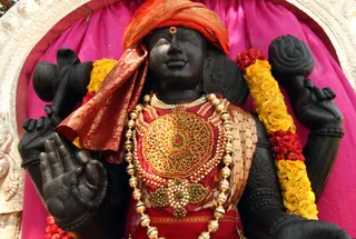 http://nithyananda.org/sites/default/files/photo-gallery/2014-12dec-04th-nithyananda-diary_IMG_0057_bidadi-temple-dakshinamoorthi.JPG