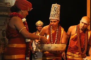 http://nithyananda.org/sites/default/files/photo-gallery/2014-12dec-05th-nithyananda-diary_IMG_0253_bidadi-barani-deepam.JPG