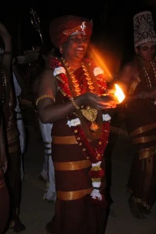 http://nithyananda.org/sites/default/files/photo-gallery/2014-12dec-05th-nithyananda-diary_IMG_0477_bidadi-karthjgai-deepam_0.JPG