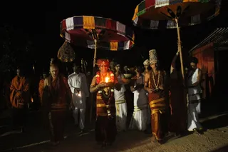 http://nithyananda.org/sites/default/files/photo-gallery/2014-12dec-05th-nithyananda-diary_IMG_0562_bidadi-karthjgai-deepam_0.JPG