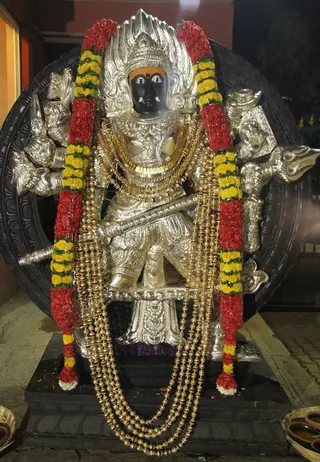http://nithyananda.org/sites/default/files/photo-gallery/2014-12dec-05th-nithyananda-diary_IMG_0592_bidadi-karthjgai-deepam_0.JPG
