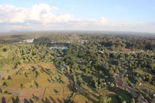 https://nithyananda.org/sites/default/files/photo-gallery/2014-12dec-07th-nithyananda-diary_batch_IMG_1169_cambodia-ankorwat-baloon-visit.jpg?1418001126