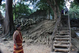 https://nithyananda.org/sites/default/files/photo-gallery/2014-12dec-08th-nithyananda-diary_IMG_0038_cambodia-ankorwat-temple-visit-swamiji.jpg?1418117577