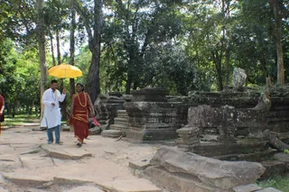 https://nithyananda.org/sites/default/files/photo-gallery/2014-12dec-08th-nithyananda-diary_IMG_0222_cambodia-ankorwat-temple-visit-swamiji.jpg?1418117587