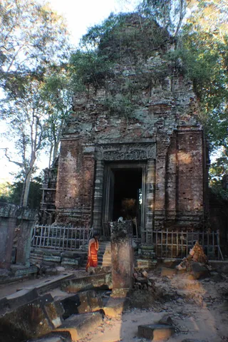 https://nithyananda.org/sites/default/files/photo-gallery/2014-12dec-08th-nithyananda-diary_IMG_0397_cambodia-ankorwat-temple-visit-swamiji.jpg?1418117641