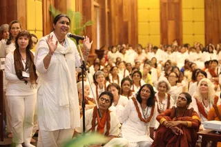 https://nithyananda.org/sites/default/files/photo-gallery/2014-12dec-10th-nithyananda-diary_IMG_0036_combodia-inner-awakening-participants.jpg?1418219218