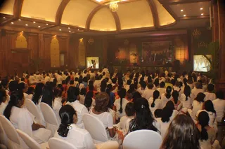 https://nithyananda.org/sites/default/files/photo-gallery/2014-12dec-10th-nithyananda-diary_IMG_0044_combodia-inner-awakening-participants.jpg?1418218634