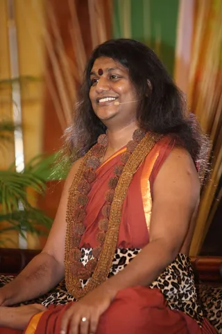 https://nithyananda.org/sites/default/files/photo-gallery/2014-12dec-10th-nithyananda-diary_IMG_0067_combodia-inner-awakening-swamiji.jpg?1418219635