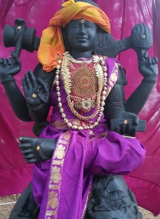 https://nithyananda.org/sites/default/files/photo-gallery/2014-12dec-10th-nithyananda-diary_IMG_100609_bidadi-temple-dakshinamoorthi.jpg?1418457545