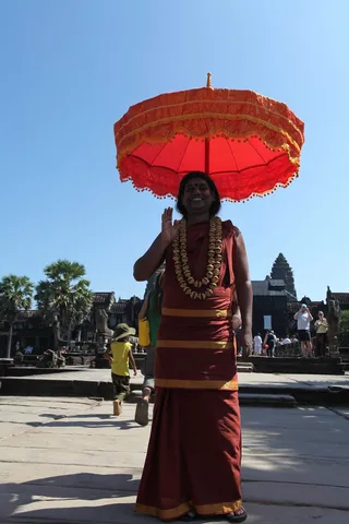 https://nithyananda.org/sites/default/files/photo-gallery/2014-12dec-11th-nithyananda-diary_IMG_2463_combodia-inner-awakening.jpg?1418387204