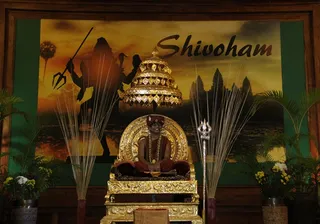 https://nithyananda.org/sites/default/files/photo-gallery/2014-12dec-14th-nithyananda-diary_IMG_4020_cambodia-satsang-swamiji.JPG?1418623403