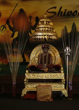 https://nithyananda.org/sites/default/files/photo-gallery/2014-12dec-14th-nithyananda-diary_IMG_4021_cambodia-satsang-swamiji_0.JPG?1418626949