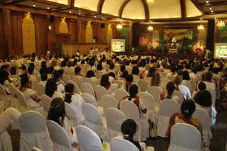 https://nithyananda.org/sites/default/files/photo-gallery/2014-12dec-14th-nithyananda-diary_IMG_4040_cambodia-satsang-swamiji.JPG?1418623433