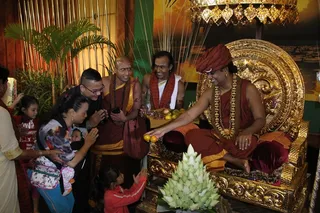 https://nithyananda.org/sites/default/files/photo-gallery/2014-12dec-14th-nithyananda-diary_IMG_4080_cambodia-kalpataru-darshan-swamiji_0.JPG?1421315627
