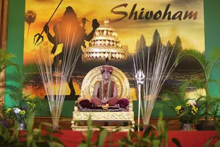 https://nithyananda.org/sites/default/files/photo-gallery/2014-12dec-14th-nithyananda-diary_IMG_4366_cambodia-satsang-swamiji.JPG?1418623369