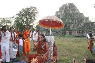 https://nithyananda.org/sites/default/files/photo-gallery/2014-12dec-15th-nithyananda-diary_IMG_4984_combodia-inner-awakening.jpg?1418715632