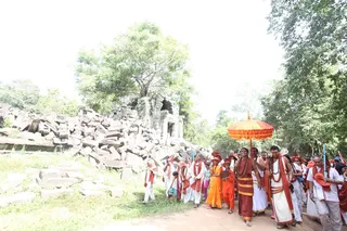 https://nithyananda.org/sites/default/files/photo-gallery/2014-12dec-15th-nithyananda-diary_IMG_5196_combodia-inner-awakening.jpg?1418714507