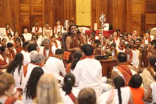 https://nithyananda.org/sites/default/files/photo-gallery/2014-12dec-16th-nithyananda-diary_IMG_5528_combodia-inner-awakening.JPG?1418988024