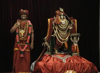 http://nithyananda.org/sites/default/files/photo-gallery/2015-01jan-01st-nithyananda-diary_IMG_0261_bidadi-swamiji-blessing.JPG