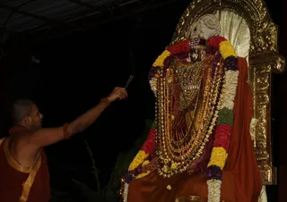 http://nithyananda.org/sites/default/files/photo-gallery/2015-01jan-01st-nithyananda-diary_IMG_0402_bidadi-durga-puja.JPG