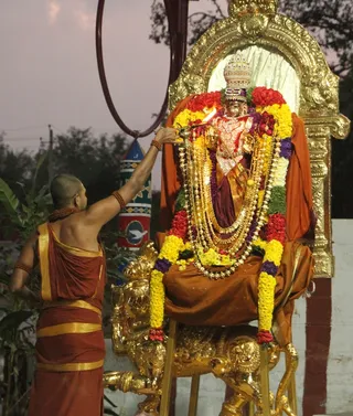 http://nithyananda.org/sites/default/files/photo-gallery/2015-01jan-02rd-nithyananda-diary_IMG_0463_bidadi-purvanga-pujas.JPG