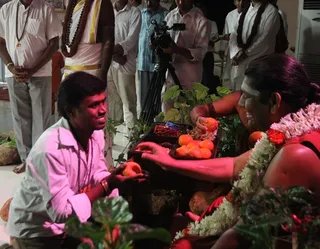http://nithyananda.org/sites/default/files/photo-gallery/2015-01jan-03nd-nithyananda-diary_IMG_1859_bidadi-kalpataru-darshan.JPG