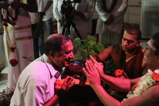 http://nithyananda.org/sites/default/files/photo-gallery/2015-01jan-03nd-nithyananda-diary_IMG_1870_bidadi-kalpataru-darshan.JPG