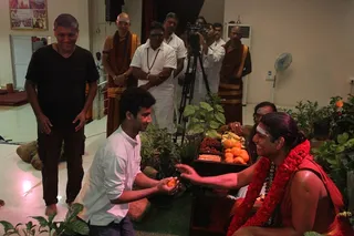 http://nithyananda.org/sites/default/files/photo-gallery/2015-01jan-04th-nithyananda-diary_IMG_2475_bidadi-satsang-kalpataru-darshan.JPG