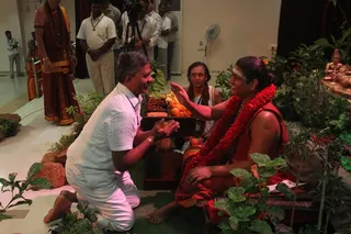 http://nithyananda.org/sites/default/files/photo-gallery/2015-01jan-04th-nithyananda-diary_IMG_2480_bidadi-satsang-kalpataru-darshan.JPG