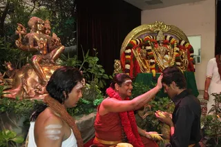 http://nithyananda.org/sites/default/files/photo-gallery/2015-01jan-04th-nithyananda-diary_IMG_2493_bidadi-satsang-kalpataru-darshan.JPG