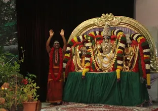http://nithyananda.org/sites/default/files/photo-gallery/2015-01jan-04th-nithyananda-diary_IMG_2501_bidadi-swamiji-blessing.JPG