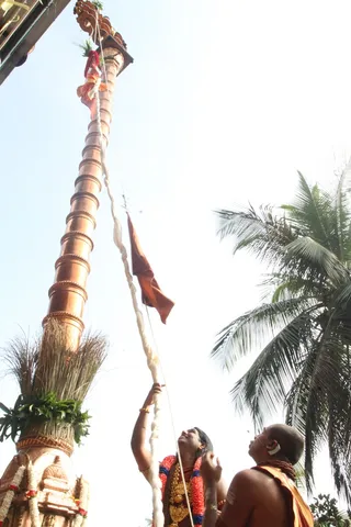 http://nithyananda.org/sites/default/files/photo-gallery/2015-01jan-04th-nithyananda-diary_IMG_2787_bidadi-dhwajarohnam.JPG