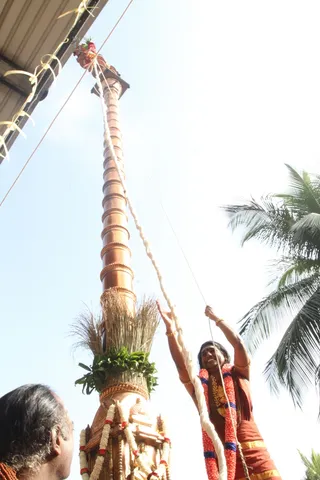 http://nithyananda.org/sites/default/files/photo-gallery/2015-01jan-04th-nithyananda-diary_IMG_2801_bidadi-dhwajarohnam.JPG