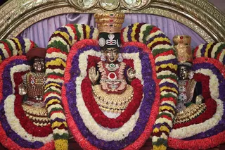 http://nithyananda.org/sites/default/files/photo-gallery/2015-01jan-05th-nithyananda-diary_IMG_2624_bidadi-utsava-moorthi-deity-nithyanandeshwara-nithyanandeshwari-swami-nithyananda.JPG