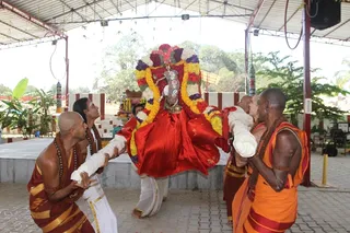 http://nithyananda.org/sites/default/files/photo-gallery/2015-01jan-05th-nithyananda-diary_IMG_2995_bidadi-temple-arudra-darisanam-palanquin-procession.JPG